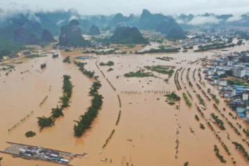 சீனாவில் புயல் மழை; 11 பேர் பலி