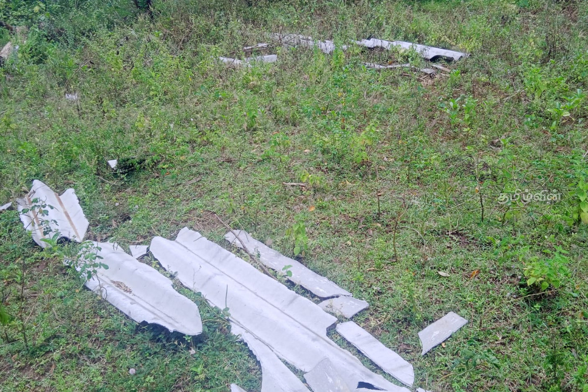 நாட்டில் வெவ்வேறு இடங்களில் பெய்த மழையால் வீடுகள் கடும் சேதம் | Windy Rain In Vavuniya