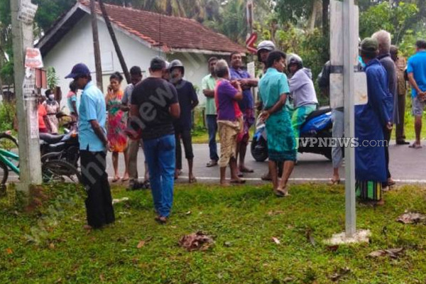 வெலிகம பகுதியில் ரயிலுடன் மோதிய முச்சக்கர வண்டி! பரிதாபமாக உயிரிழந்த சாரதி | Auto Collided With A Train In Weligama Area Died
