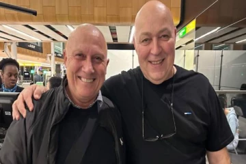 ஒரே மாதிரி தோற்றம் கொண்ட இருவர்... குழம்பிப் போன விமான பணியாளர்கள்! சுவாரஸ்ய சம்பவம்