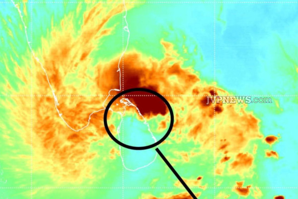 வடக்கு மாகாணத்தை தொட்டுள்ள Ditwah புயல் ; மன்னார், யாழ்ப்பாணம், முல்லைத்தீவு மக்களுக்கு எச்சரிக்கை! | Cyclone Storm Ditwah Hits Northern Province Sl