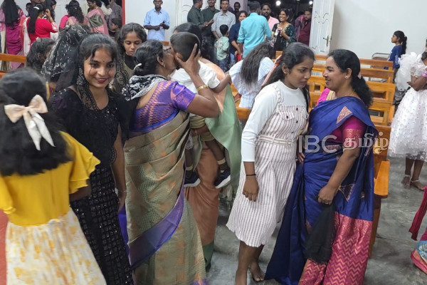 வடக்கு - கிழக்கில் கொண்டாடப்பட்ட நத்தார் பண்டிகை...! | Christmas Worship Events Held Across Tamil Areas