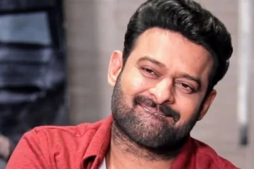 44 வயதில் பிரபாஸ் 22 வயது பெண்ணுடனா.. ரசிகர்கள் ஷாக்