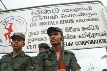 இன்றுமுதல் எரிபொருள் நிரப்பு நிலையங்களில் இராணுவத்தினர்