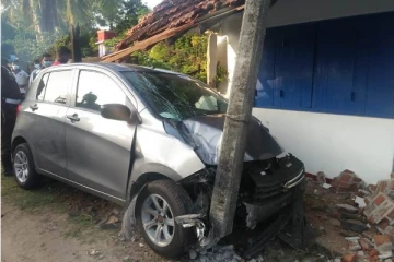 மட்டக்களப்பு - கல்முனை பிரதான வீதியில் பாரிய விபத்து: இருவர் படுகாயம்