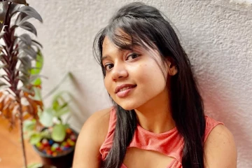 ஒயின்ஷாப்பில் பிரபல சீரியல் நடிகை... பாட்டில், பாட்டிலாக மது வாங்கிய வீடியோ வைரல்