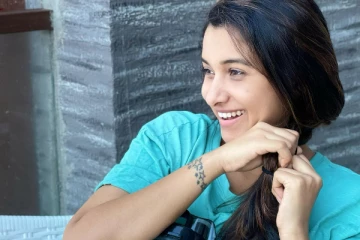 நைட் ட்ரெஸ்சில் பிரியா பவானி ஷங்கர் கியூட் போஸ்