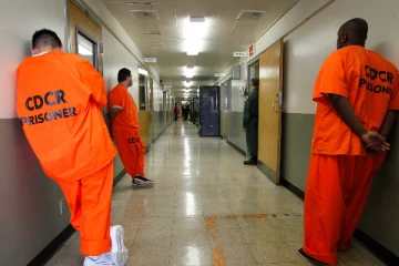 கைதியை உயிருடன் தின்ற மூட்டைப்பூச்சிகள்? அமெரிக்காவில் அதிர்ச்சி சம்பவம்!