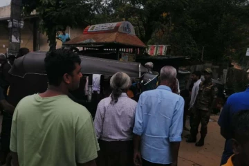 மது போதையில் மிதந்த சாரதியால் நேர்ந்த அனர்த்தம் ; நால்வர் படுகாயம்