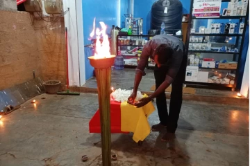 பொலிஸாரின் கெடுபிடிகளுக்கு மத்தியில் நினைவேந்தல் அனுஸ்டித்த முன்னாள் அரசியல் கைதி