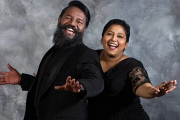 நடிகர் கருணாஸின் மனைவி கிரேஸா இது?- இளம் வயதில் எப்படி இருக்கிறார் பாருங்க, ஒல்லியாக இருக்கிறாரே