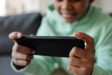 ஆபாசத் தளங்களுக்கு விழுந்த பாரிய அடி ; சிறுவர்களைப் பாதுகாக்க அதிரடி நடவடிக்கை