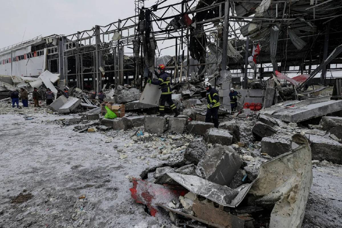 உக்ரைன் எல்லைப் பகுதியில் ரஷ்ய தாக்குதல் ; இருவர் பலி | Russian Attack In Ukraine Border Area Two Killed