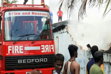 யாழில் வீடொன்றில் இடம்பெற்ற திடீர்  தீ விபத்து(Photos)