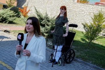 கின்னஸ் புத்தகத்தில் இடம்பிடித்த உலகின் மிக உயரமான பெண்!