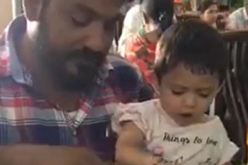 மீண்டும் மீண்டும் ரசிக்க வைத்த குட்டி தேவதை....அப்பா மீது இவ்வளவு பாசமா?