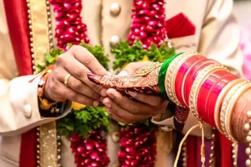 புதிதாக திருமணமான இளைஞன் பழைய காதலியுடன் வெட்டுக்காயங்களுடன் மீட்பு!
