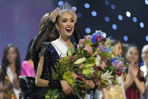 மிஸ் யுனிவர்ஸ் அழகி பட்டத்தை கைப்பற்றிய அமெரிக்கப் பெண்! | Rbonnie Gabriel Won The Title Of Miss Universe