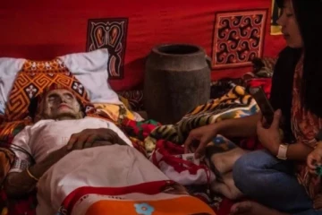 சடலத்தை தோண்டி எடுத்து குடித்தனம் நடத்தும் மக்கள்....அதிர வைக்கும் காரணம்!