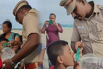 இலங்கையிலிருந்து தனுஷ்கோடி வந்த 8 பேர் - தண்ணீர் கொடுத்து தாகம் தீர்த்த தமிழக போலீசார்