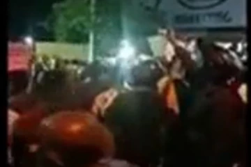 முற்றுகையிடப்பட்டது ஜனாதிபதி இல்லம் அமைந்துள்ள பகுதி! சம்பவ இடத்தில் பலத்த பாதுகாப்பு: கடும் பதற்ற நிலை