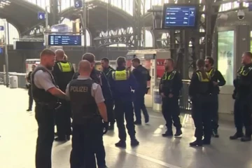 ஜேர்மன் புகையிரத நிலையத்தில் கத்திக்குத்து ; 12 பேர் காயம்