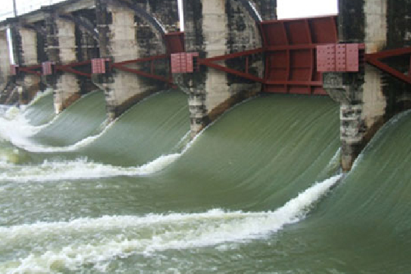 இரணைமடு குள வெள்ளப் பாதுகாப்பு சுவர் உடைப்பு; மக்களுக்கு எச்சரிக்கை! | Kilinochchi Iranamadu Pond Flood Protection