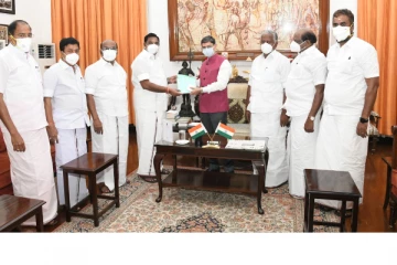 உள்ளாட்சி தேர்தலில் முறைகேடு நடந்திருக்கு : ஆளுநரிடம் எடப்பாடி பழனிசாமி புகார் ?