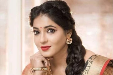 புடவையில் கூட இப்படியொரு கவர்ச்சி ஆட்டமா? பாக்கியலட்சுமி ராதிகாவின் காணொளி