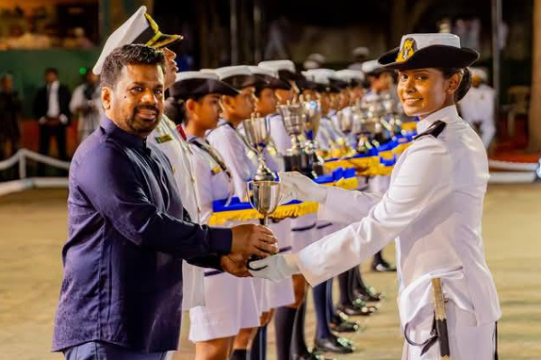 திருகோணமலை கடற்படைத் தளத்திற்கு விஜயம் மேற்க்கொண்ட ஜனாதிபதி அநுர | President Anura Visits Trincomalee Naval Base திருகோணமலை கடற்படைத் தளத்திற்கு விஜயம் மேற்க்கொண்ட ஜனாதிபதி அநுர | President Anura Visits Trincomalee Naval Base