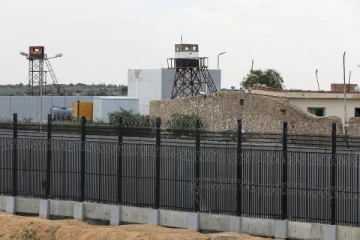 காசா மக்கள் வருவதை தடுக்க சுவர் எழுப்பும் எகிப்து