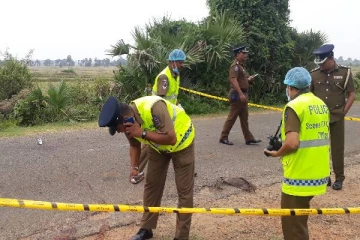 யாழில் இளம் மனைவியை கத்தியால் குத்திவிட்டு தலைமறைவாகியுள்ள கணவன்