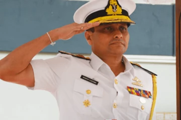 முன்னாள் கடற்படை தளபதி கைது