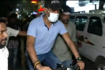 திடீரென சைக்கிளில் கோவிலுக்கு வந்த நடிகர் விஷால்.. அவரே சொன்ன காரணம்