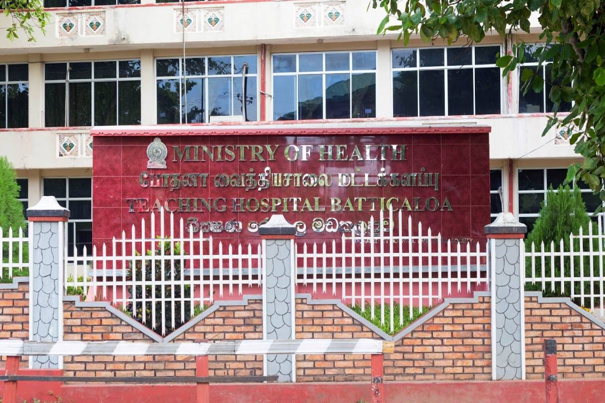 டெங்குவால் இளம் தாய் உயிரிழப்பு: வைத்தியசாலை நிர்வாகம் மீது கணவர் கடும் குற்றச்சாட்டு | Death Of A Young Mother Reported In Batticaloa டெங்குவால் இளம் தாய் உயிரிழப்பு: வைத்தியசாலை நிர்வாகம் மீது கணவர் கடும் குற்றச்சாட்டு | Death Of A Young Mother Reported In Batticaloa