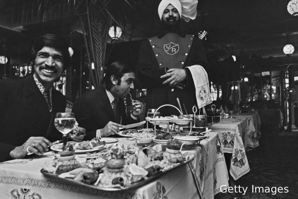 பிரித்தானியாவின் பழமையான இந்திய உணவகத்தை மூடும் விவகாரம்: உதவுமாறு மன்னர் சார்லசுக்கு கோரிக்கை | Uk Iconic Indian Restaurant To Shut Will King Save