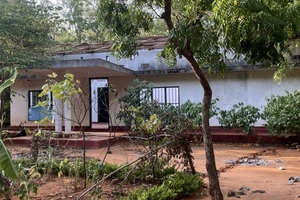 வலிவடக்கில் பொலிஸாரால் கொள்ளையர்கள் குதூகலம்; கண்ணீர்விடும் உரிமையாளர் | Jaffna Valikamam North By The Police Robber