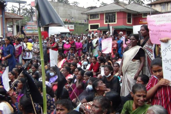 மலையகத்தில் அரசுக்கு எதிராக வீதிக்கு இறங்கிய மக்கள் (Photos) | People Taking To The Streets Government Hills