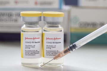 ஜான்சன் அண்ட் ஜான்சன் தடுப்பூசியால் நரம்பு கோளாறு! ஒப்புதல் விண்ணப்பத்தை திரும்பி பெற்றதால் பரபரப்பு..