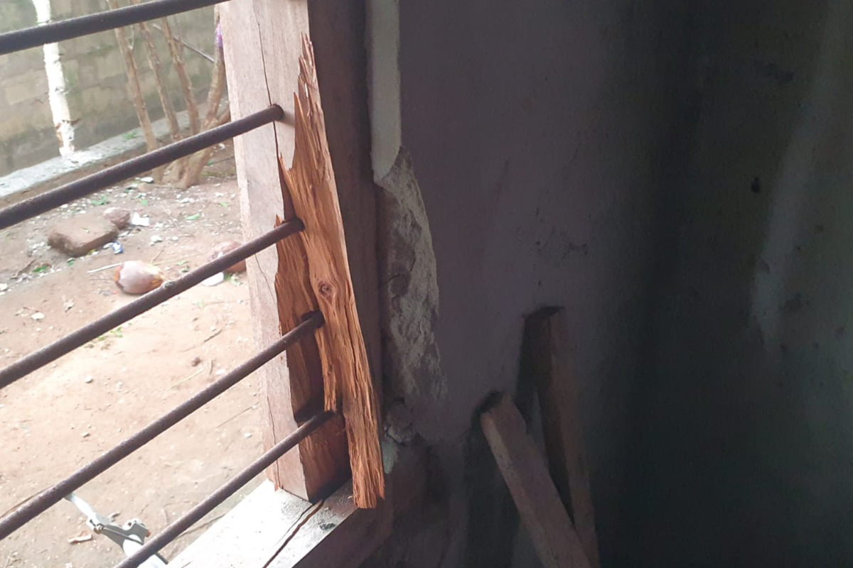 யாழில் மின்னல் தாக்கி வீடு சேதம்; தெய்வாதீனமாக தப்பிய வீட்டினர் | House Damaged By Lightning Strike In Jaffna