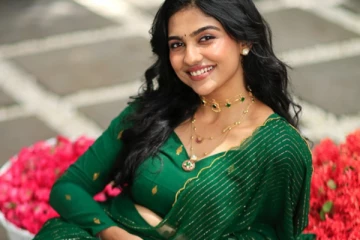 நடிகை மமிதா பைஜூ அட்டைப்படத்திற்கு அழகிய போஸ்