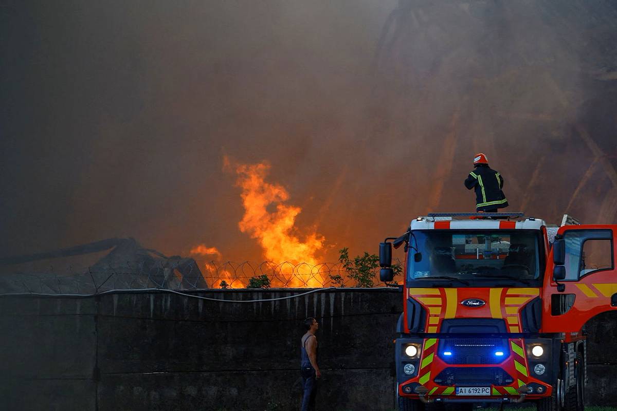 சீனாவில் துணி தொழிற்சாலையில் தீ விபத்து ; 8 பேர் பலி | Fire At A Textile Factory In China 8 Dead