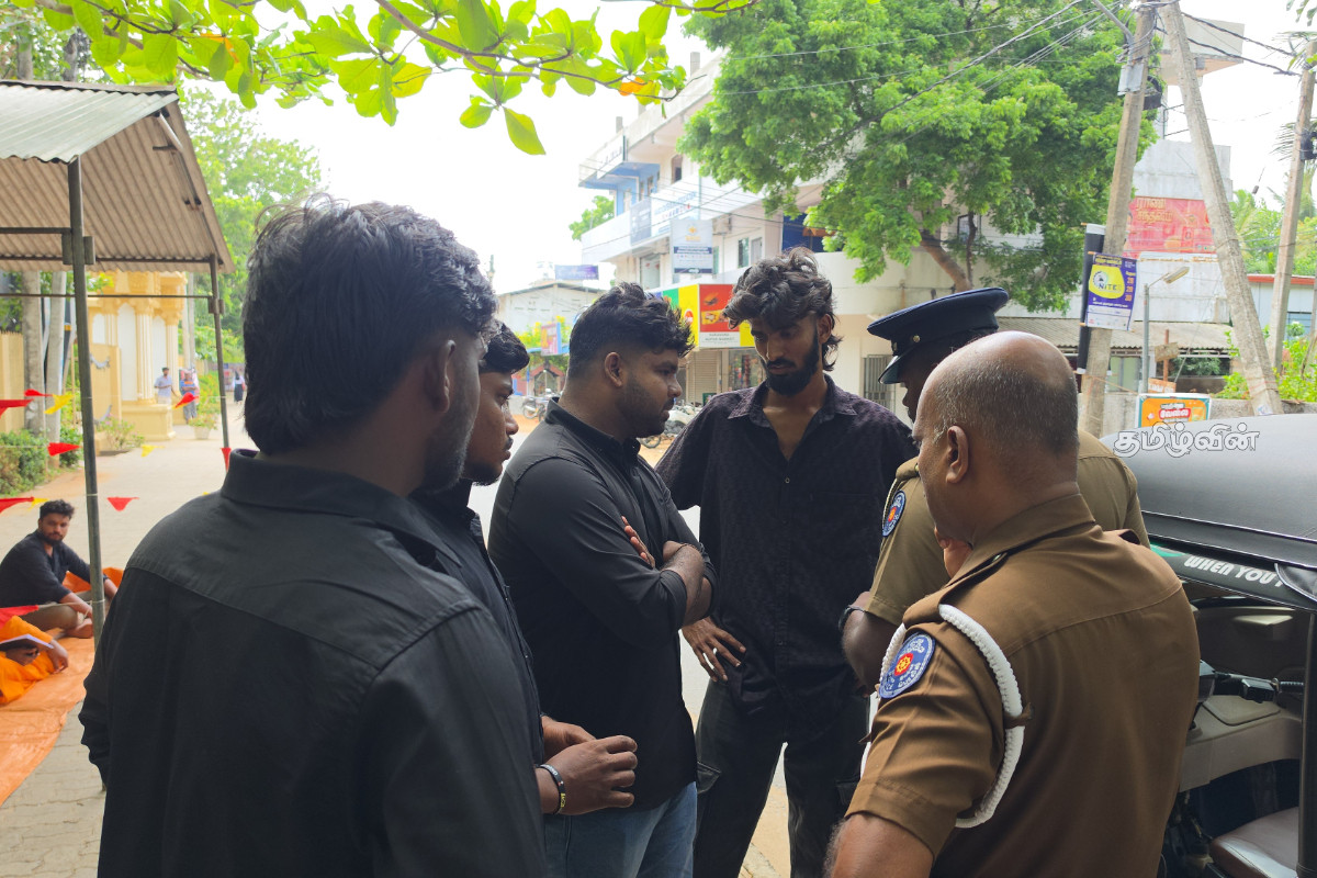 யாழ். பல்கலையில் அடையாள உணவு தவிர்ப்பு போராட்டத்தில் சற்றுமுன் பரபரப்பு | Hunger Strike Commemoration Of Thileepan யாழ். பல்கலையில் அடையாள உணவு தவிர்ப்பு போராட்டத்தில் சற்றுமுன் பரபரப்பு | Hunger Strike Commemoration Of Thileepan