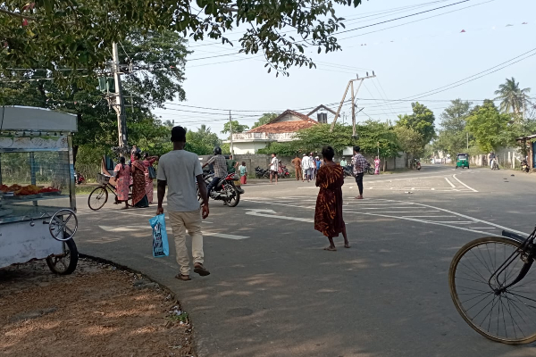 யாழ். விளான் சந்தியில் இரு குழுக்களிடையே மோதல்: இருவர் வைத்தியசாலையில்! | Clash Between Two Groups At Vilan Junction Jaffna