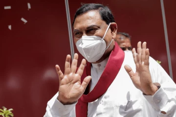බැසිල් රාජපක්ෂ අත්අඩංගුවට ගන්න වරෙන්තු