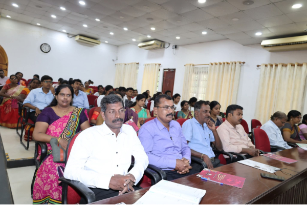 அதிபர் - ஆசிரியர்கள் தொடர்பில் தனது எதிர்பார்ப்பை வெளிப்படுத்திய யாழ். அரசாங்க அதிபர் | Speech By The Jaffna District Governor