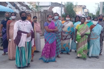 மகளிர் குழு கடனைக் கட்டச் சொல்லி மிரட்டல் - நடவடிக்கை எடுக்கக்கோரி பெண்கள் ஆர்ப்பாட்டம்!