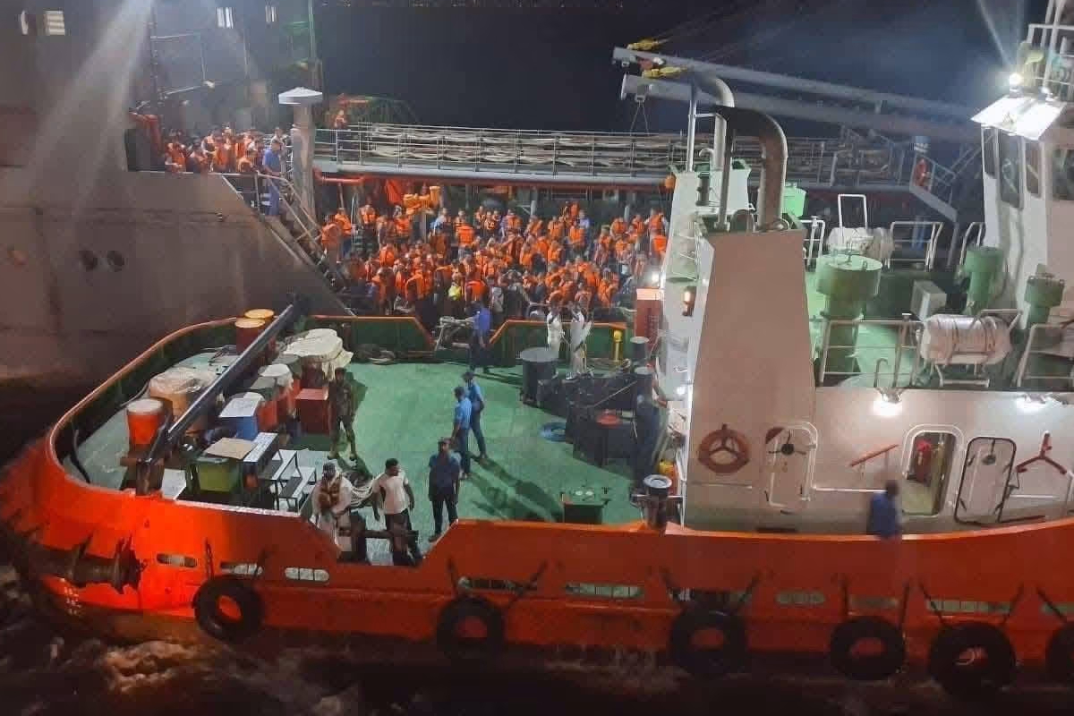 அமெரிக்காவின் குறியில் வெடித்து சிதறிய IRIS Dena கப்பல்! ஈரானிய மாலுமிகள் குறித்து வெளியான தகவல் | 200 Iranian Sailors Leave Srilanka Aircraft