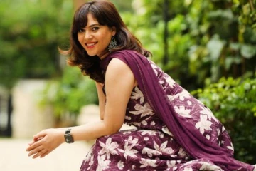 நடிகையும், பிக்பாஸ் பிரபலமுமான ஷெரினின் சில அழகிய புகைப்படங்களை பார்ப்போம்..