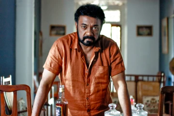 பிரபல சிங்கள நடிகர் பயணித்த வாகனம் விபத்து! மூவர் காயம்